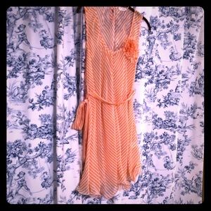 Adorable top! Looks so cute with white shorts!